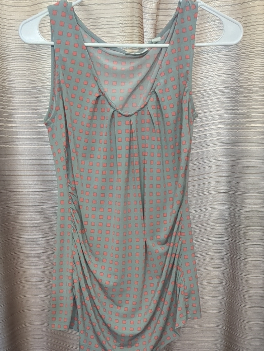 New York & Company Gray Stretch Tank with Coral Square Print